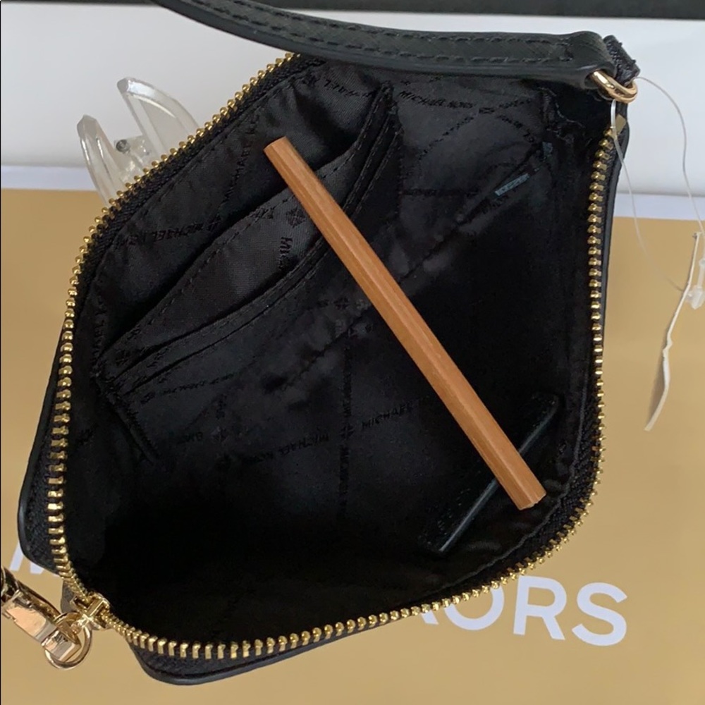 Michael Kors Jet Set Travel Lg Top Zip Wrislet - Picture 6 of 16